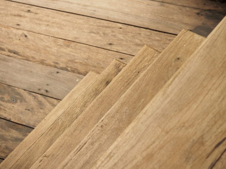Charme et bois pour des escaliers extérieurs