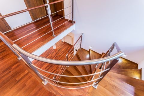 Les étapes d'installation d'une barrière ou d'une rampe d'escalier